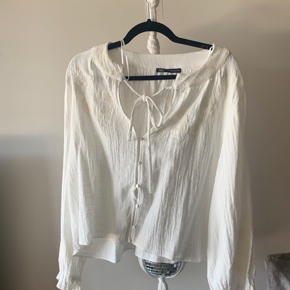 Zara’s blouse with flowers embroidery - Picture 3 of 6